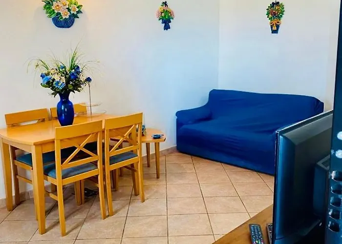 Con Giardino A Due Passi Dal Mare - 6 Posti Letto - Casa vacanze *